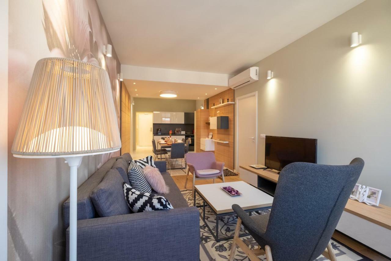 Apartamento Vitosha Blvd Luxury 2-bedroom, 2-bathroom With Balcony Sofía
