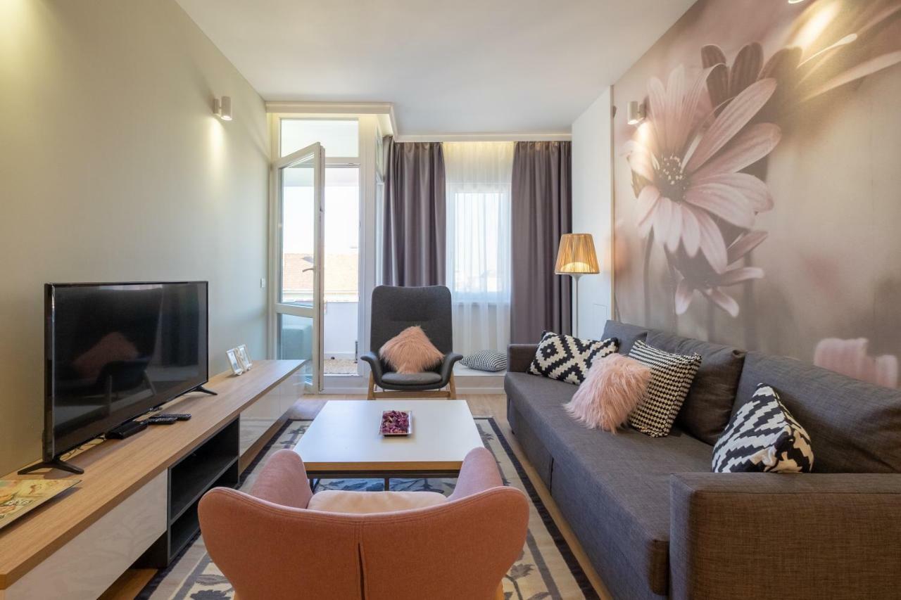 Vitosha Blvd Luxury 2-bedroom, 2-bathroom With Balcony * Sofía