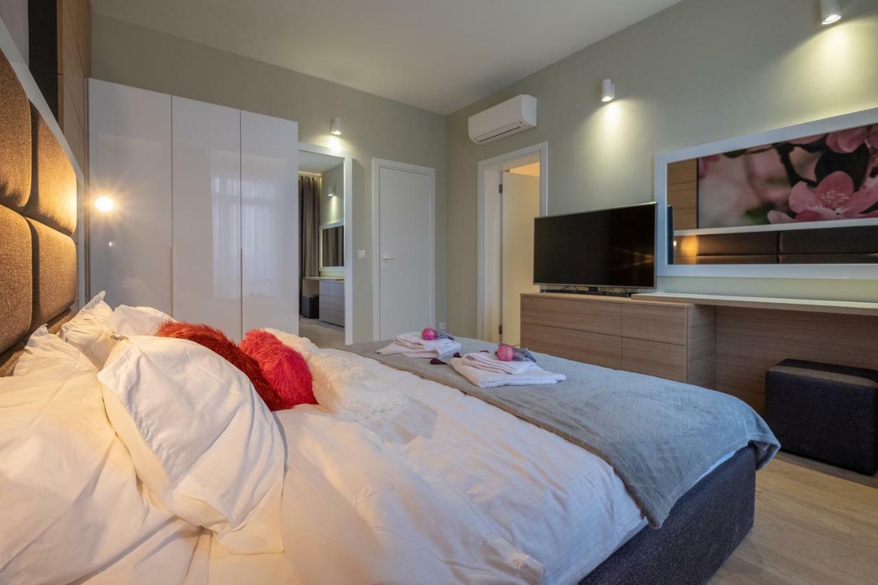 Vitosha Blvd Luxury 2-bedroom, 2-bathroom With Balcony Sofia