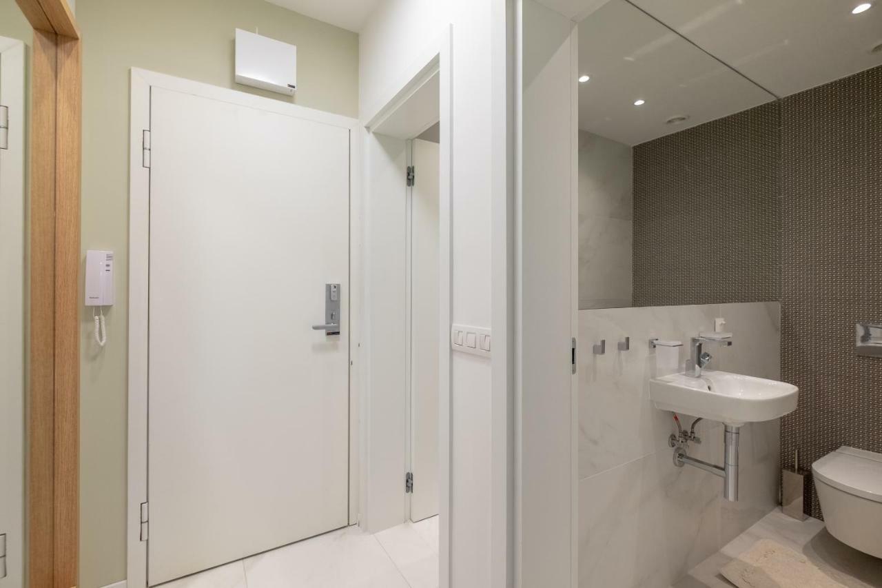 Vitosha Blvd Luxury 2-bedroom, 2-bathroom With Balcony Appartement Sofia